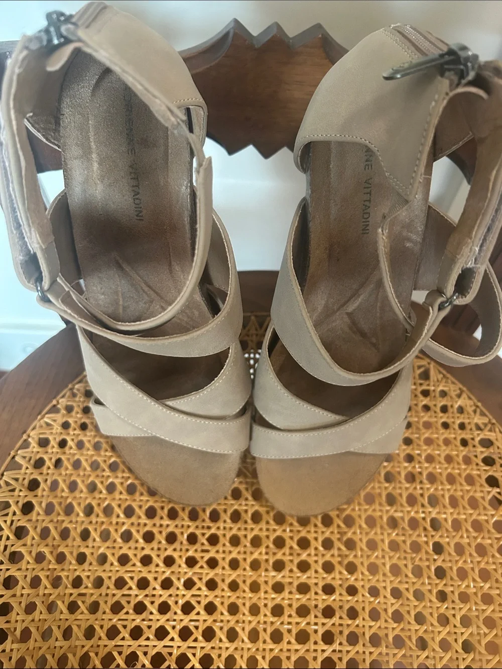 Adrienne Vittadini Taupe Suede Gladiator style wedge sandal crisscross strap 9.5